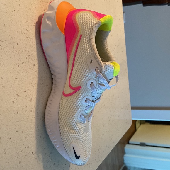 Nike Renew Running Shoes - Picture 4 of 6